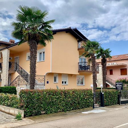 Apartments Kivi Novigrad  Екстер'єр фото