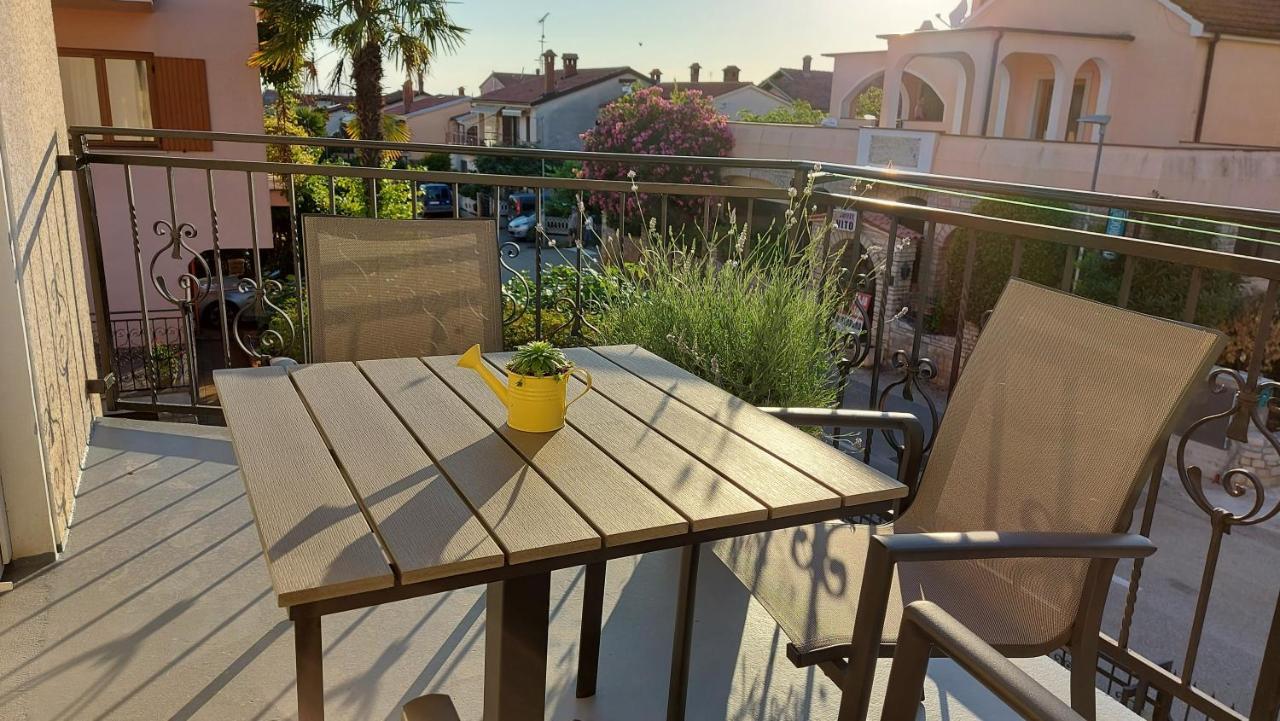 Apartments Kivi Novigrad  Екстер'єр фото