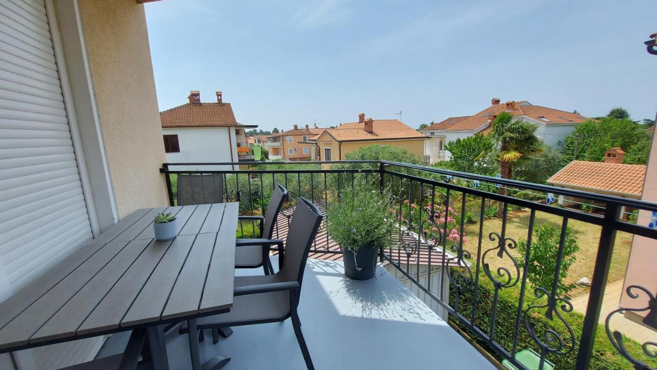 Apartments Kivi Novigrad  Екстер'єр фото