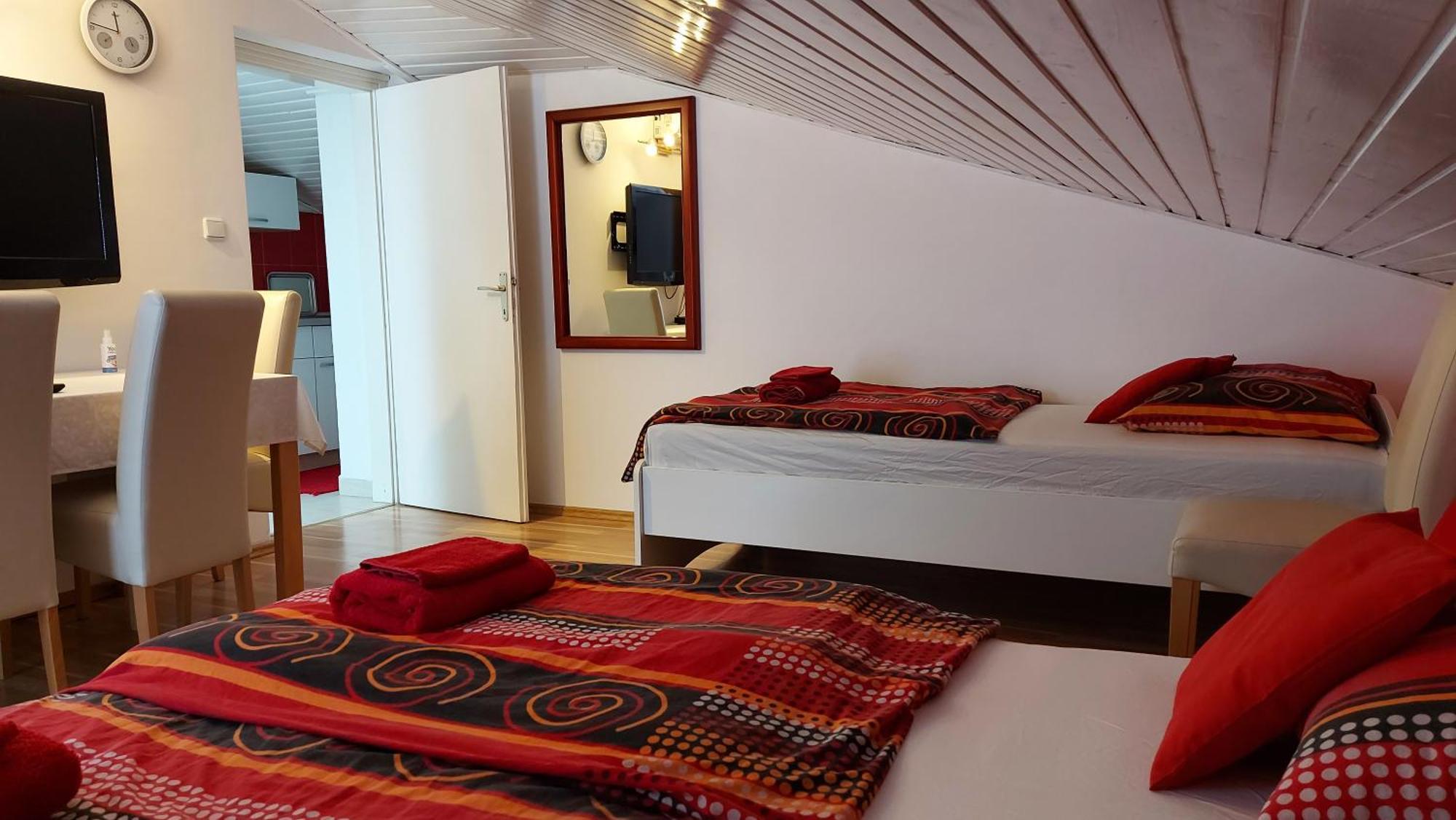 Apartments Kivi Novigrad  Екстер'єр фото