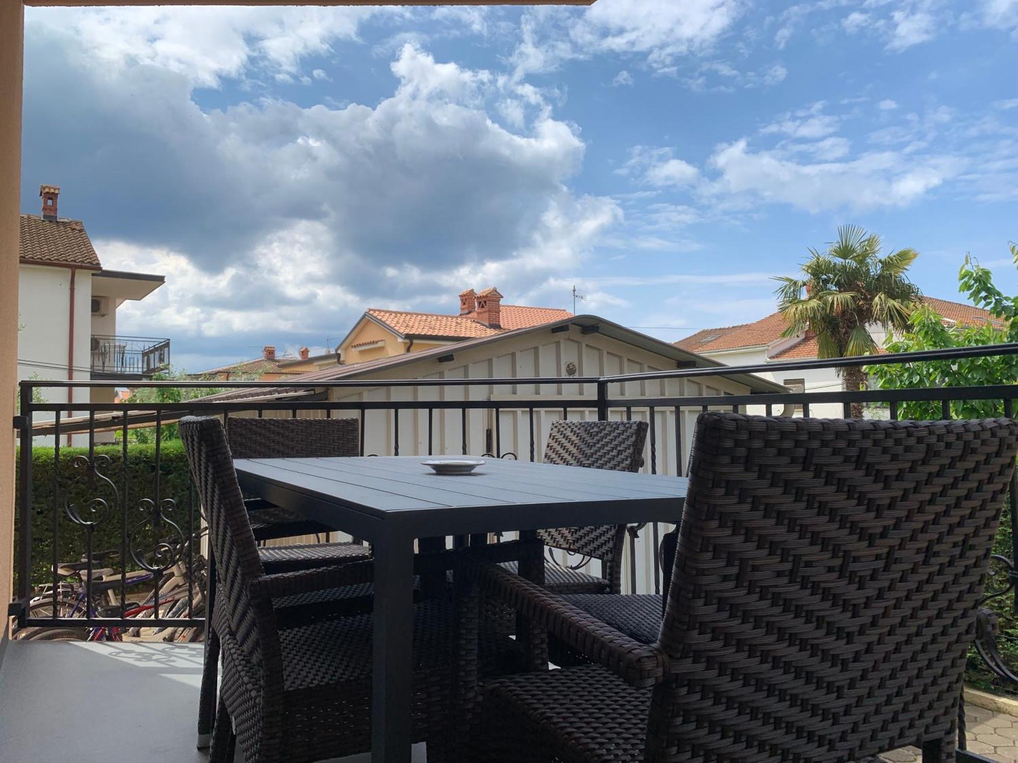 Apartments Kivi Novigrad  Екстер'єр фото